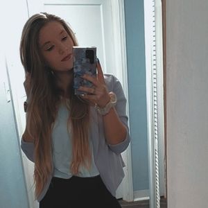 Meet your Posher, Danielle